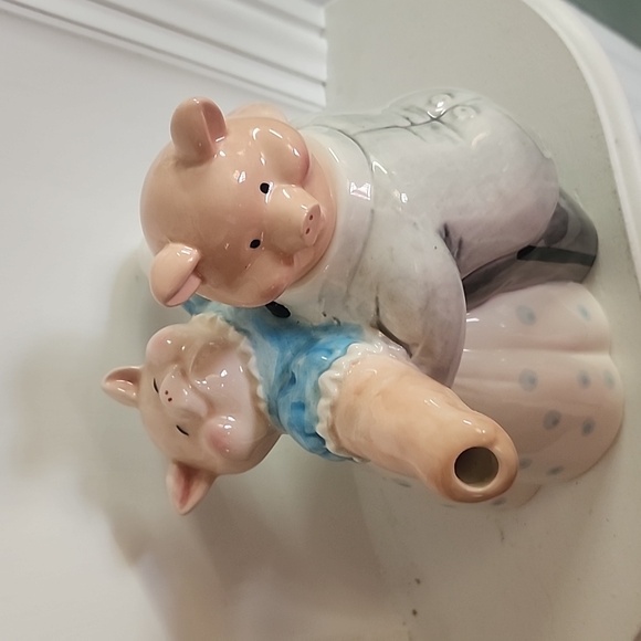 Vintage Applause Inc. Dancing Pig Couple 8" Teapot - Picture 2 of 6